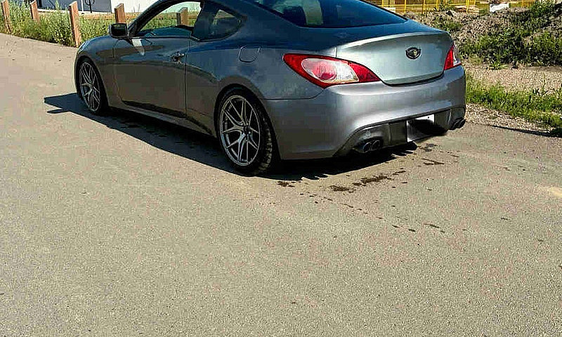  2010 Hyundai Genesi...