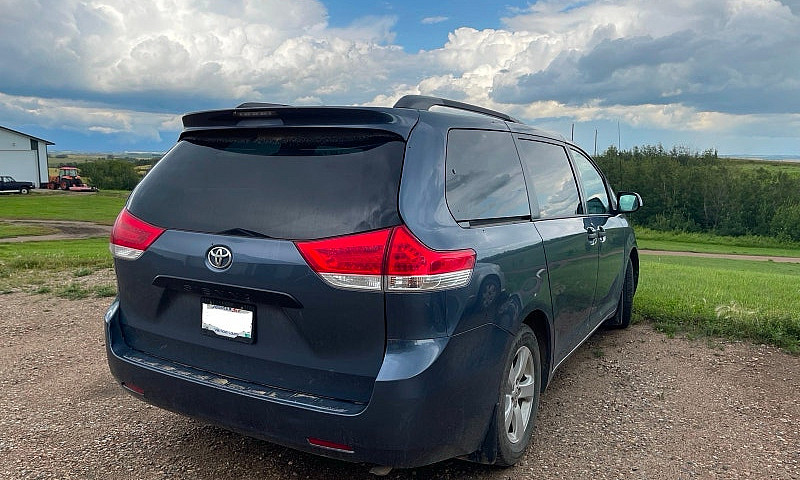 2013 Toyota Sienna (...