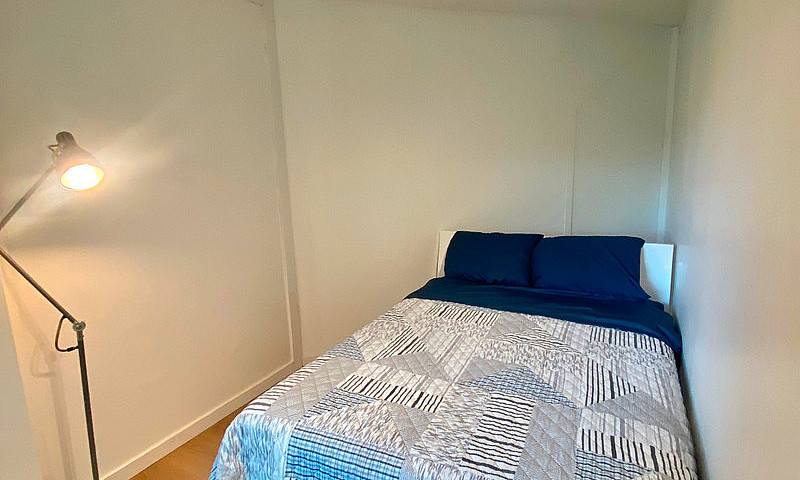  Fully Furnished 2-B...