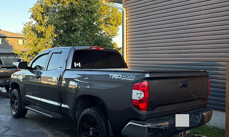 2016 Toyota Tundra *...