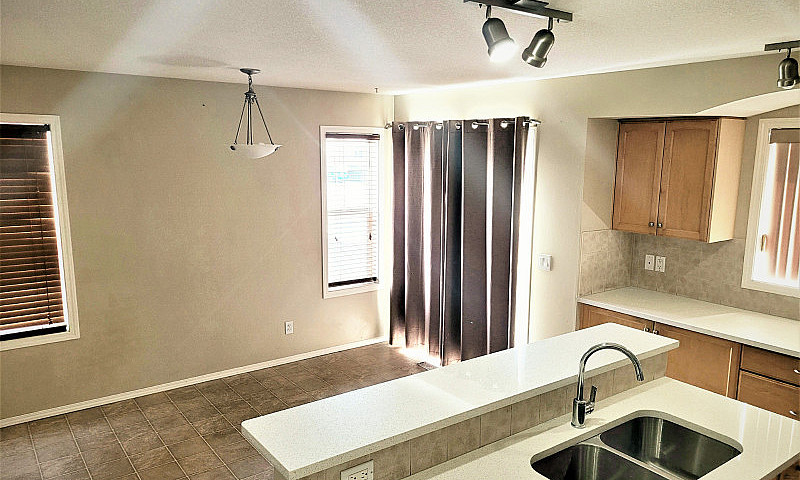 2 Story House For Re...