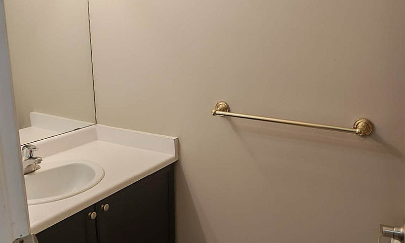 One Bdrm In Great Lo...