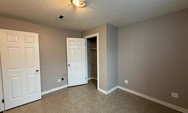 Spacious 2 Bedroom B...