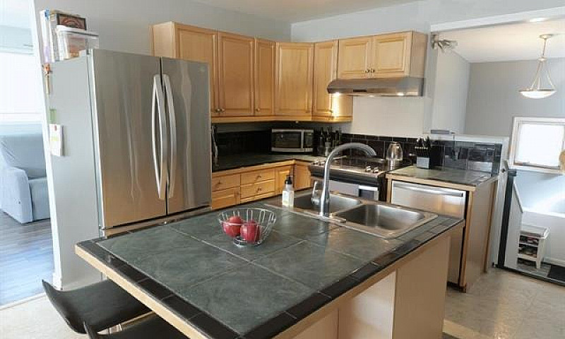 Spacious 3 Bedroom+D...