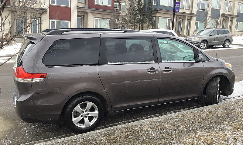 2013 Toyota Sienna –...