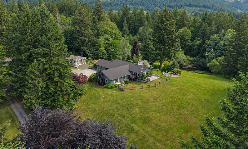 10.53 Acre Multi-Hom...