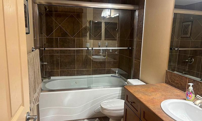 Elegant 2Bed 2Bath W...