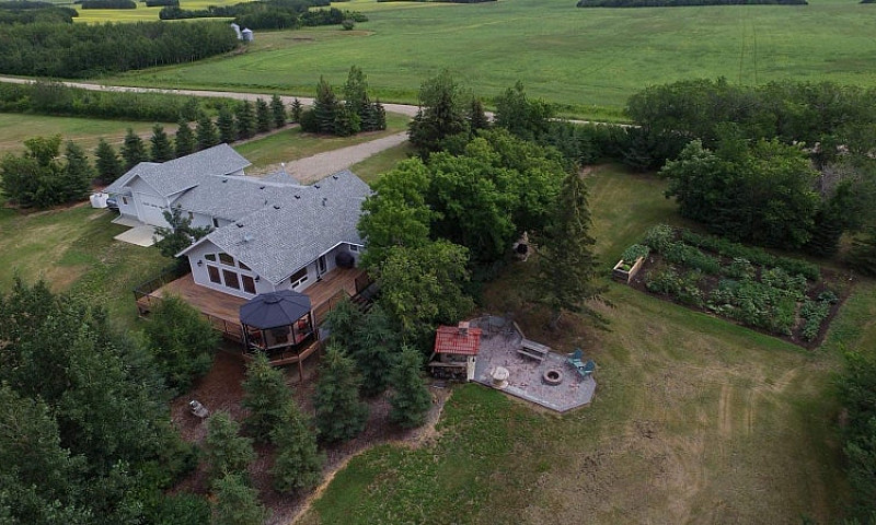Farm House On 14+ Ac...