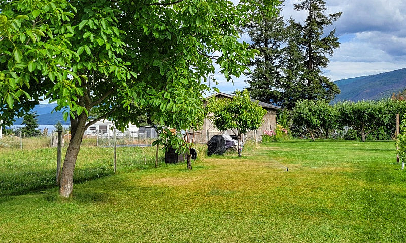Shuswap Waterfront B...