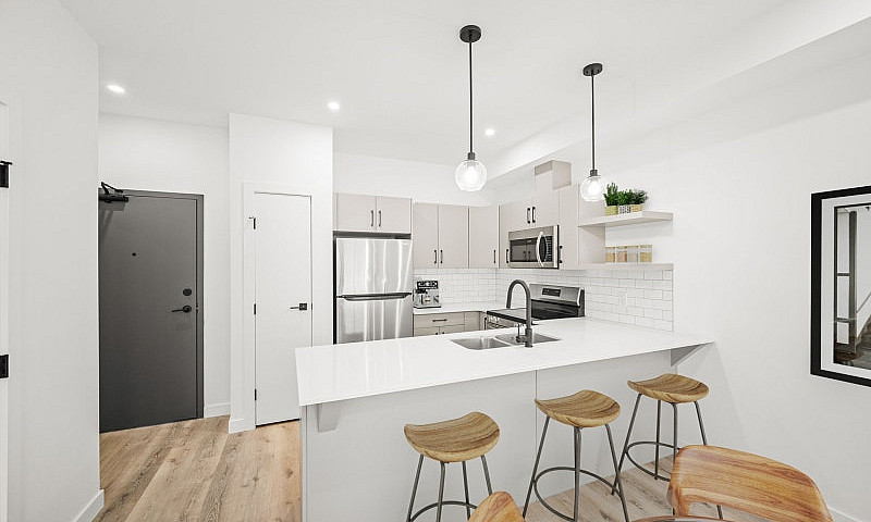 Luxury  2 Bedroom Ap...