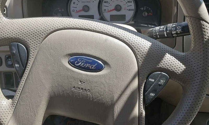 2005 Ford Escape Suv...