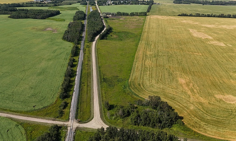 Acreage Close To Tis...