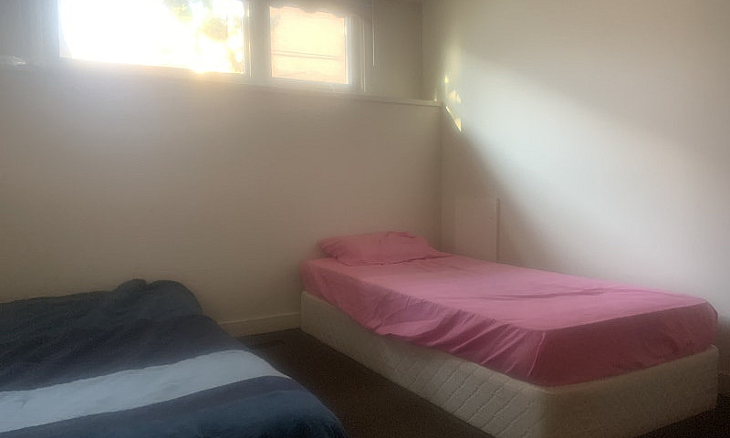 3 Bedrooms House For...