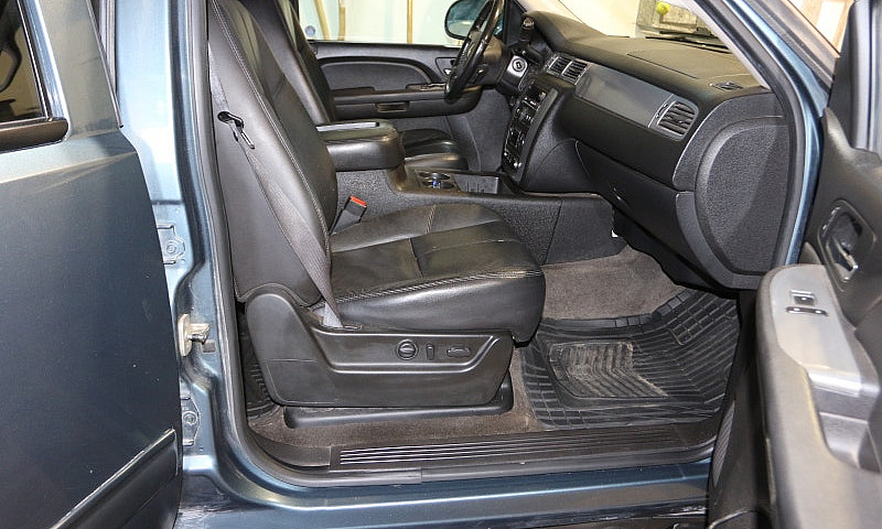 2009 Chevy Avalanche...