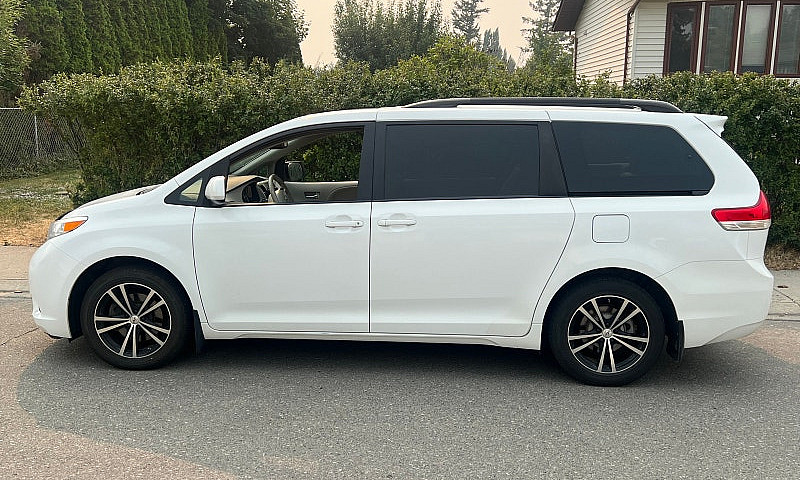 2014 Toyota Sienna X...