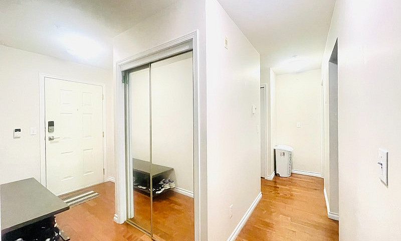 1132 Dufferin Street...