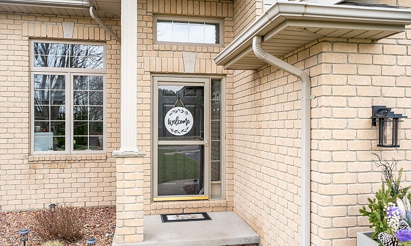 Open House! Like New...