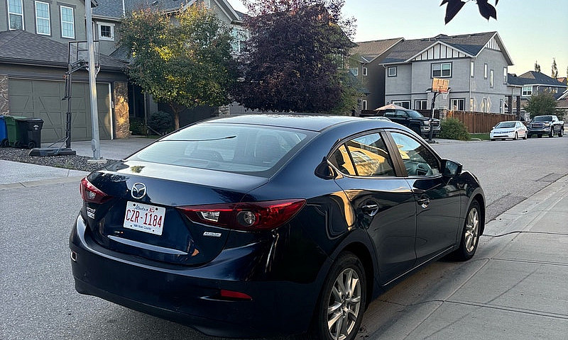 2018 Manual Mazda 3...