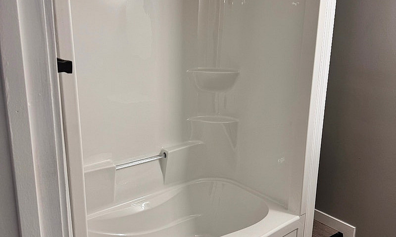 Newly Renovated 3 Be...
