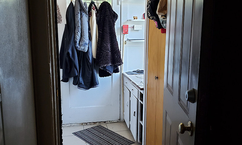 Unique 2Br + Den, Ut...