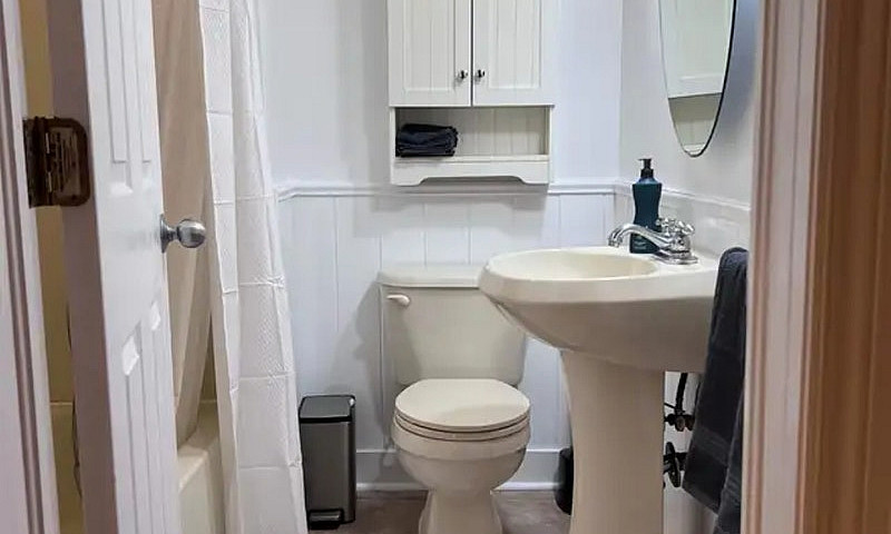1 Bedroom + Den, Spa...