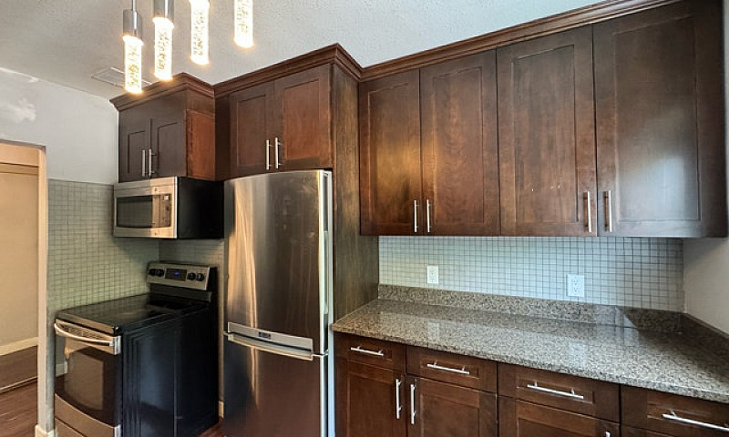 **1Bed 1Bath Condo A...