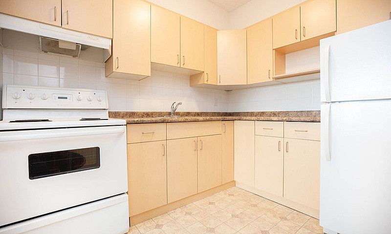 Sublet Large 1 Bedro...