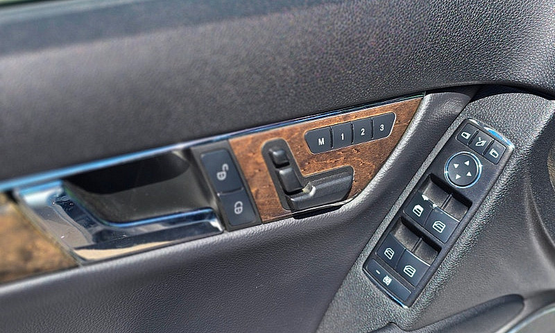 2010 Mercedes Benz C...