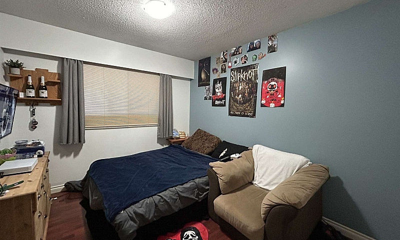 4Bdrm Top Floor...