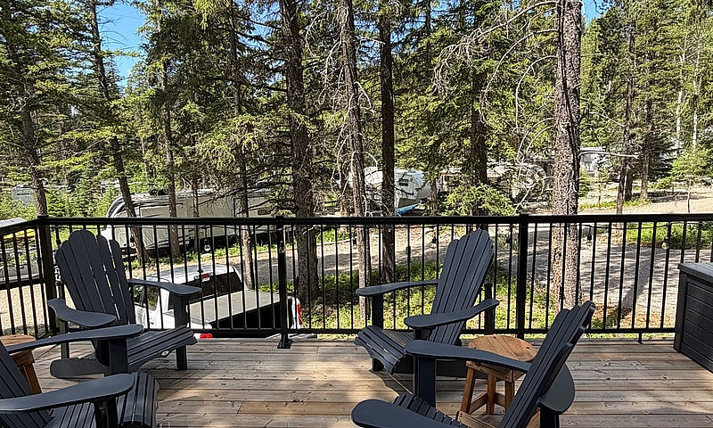 Seasonal Cabin On Le...