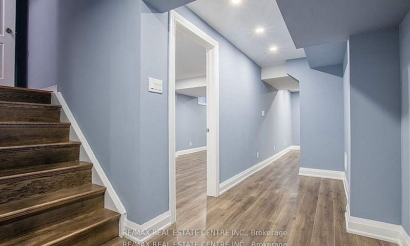 Modern 2-Bedroom Bas...