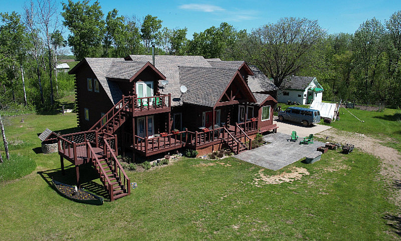 Stunning 3000+ Sq Ft...