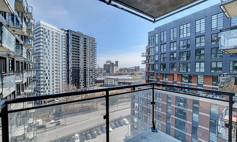 Stunning 1-Bedroom C...