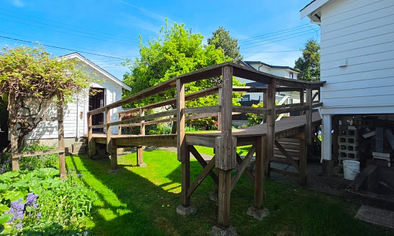 Vancouver // 4Beds +...