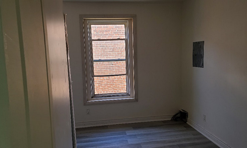 Top Floor, One Bdrm+...