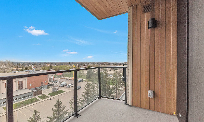 Modern 2 Bed, 1 Bath...
