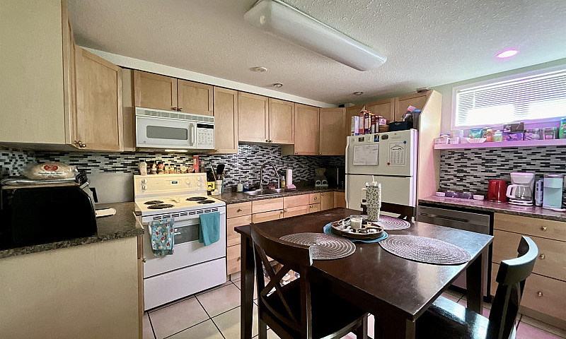 2 Bed Basement With ...