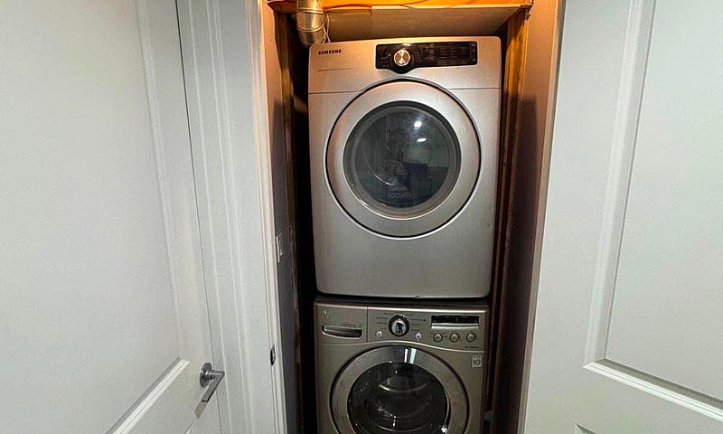 Modern 2-Bed, 1-Bath...