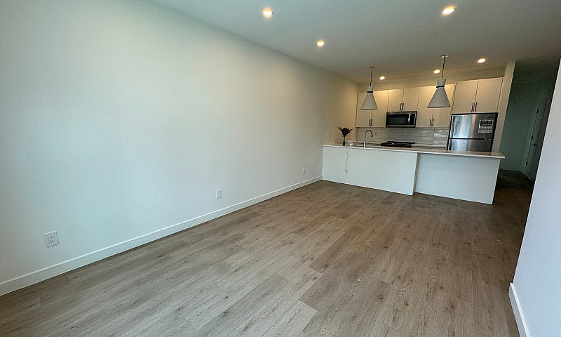 **3 Bed 2.5 Bath Dup...
