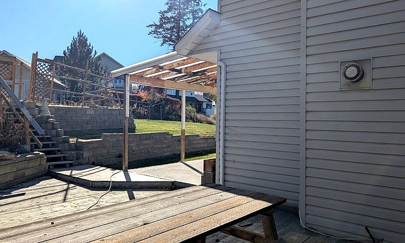 Spacious 6-Bedroom H...