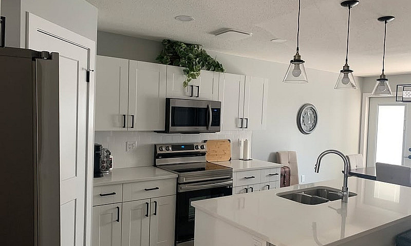 3 Beds 2.5 Baths Hal...
