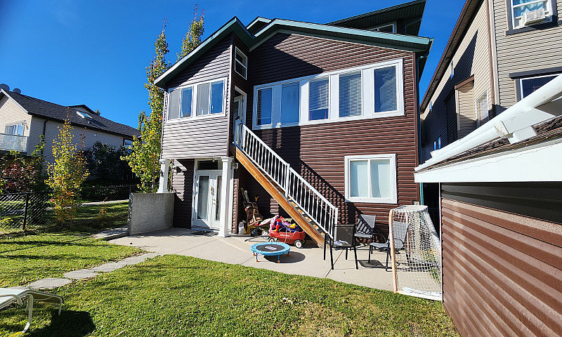 Spacious Walkout 2 B...