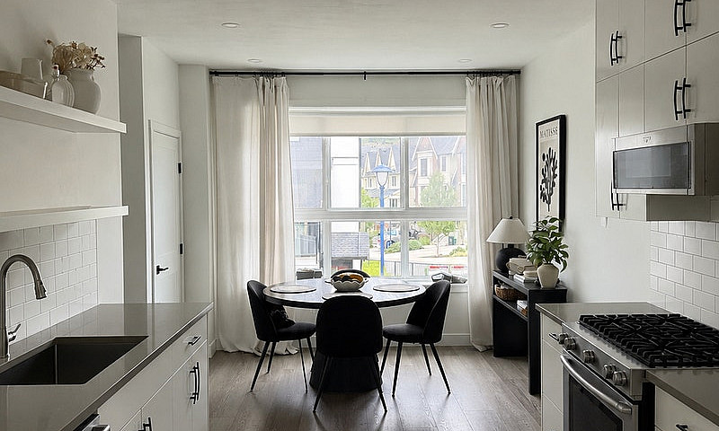 2 Bedroom 2.5 Bathro...