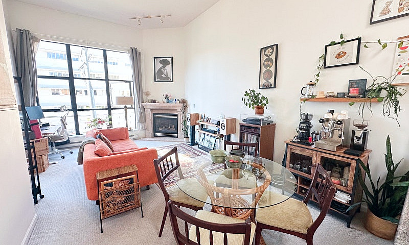 Bright & Spacious 1B...