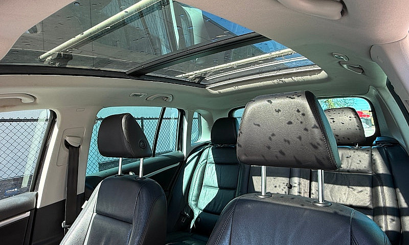 2015 Volkswagen Tigu...