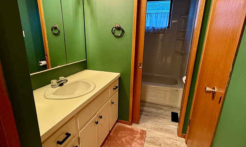 Master Bedroom For R...