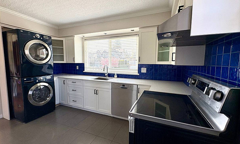 Bright & Spacious 3B...