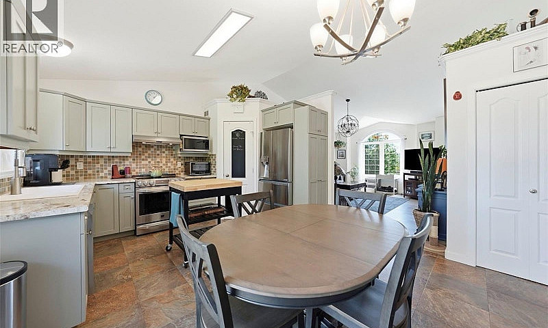 House For Sale In Bo...