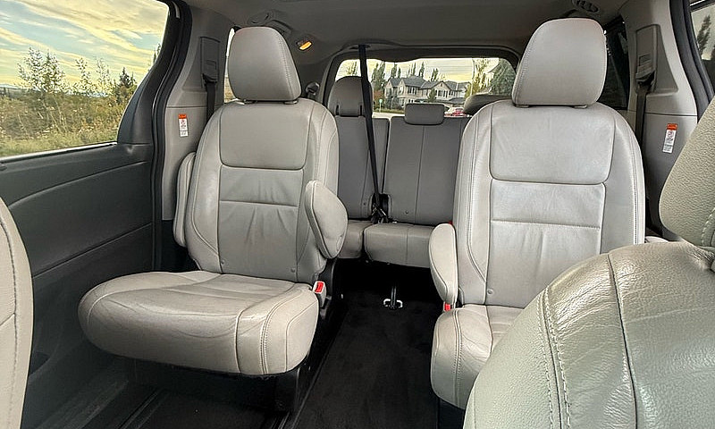 2015 Toyota Sienna L...