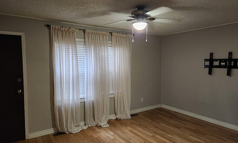 Beautiful 2 Story Ho...
